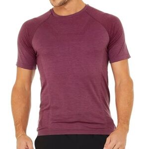Like New Yoga Men's Amplify Seamless Performance Shirt - Cardinal - Medium​